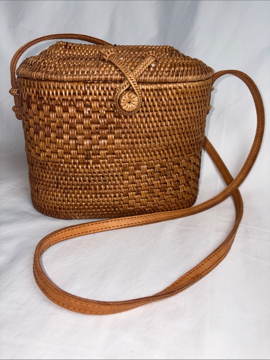 Madewell Handbags - Folk Fortune x Madewell Hand Woven Rattan Bali Bag - EUC